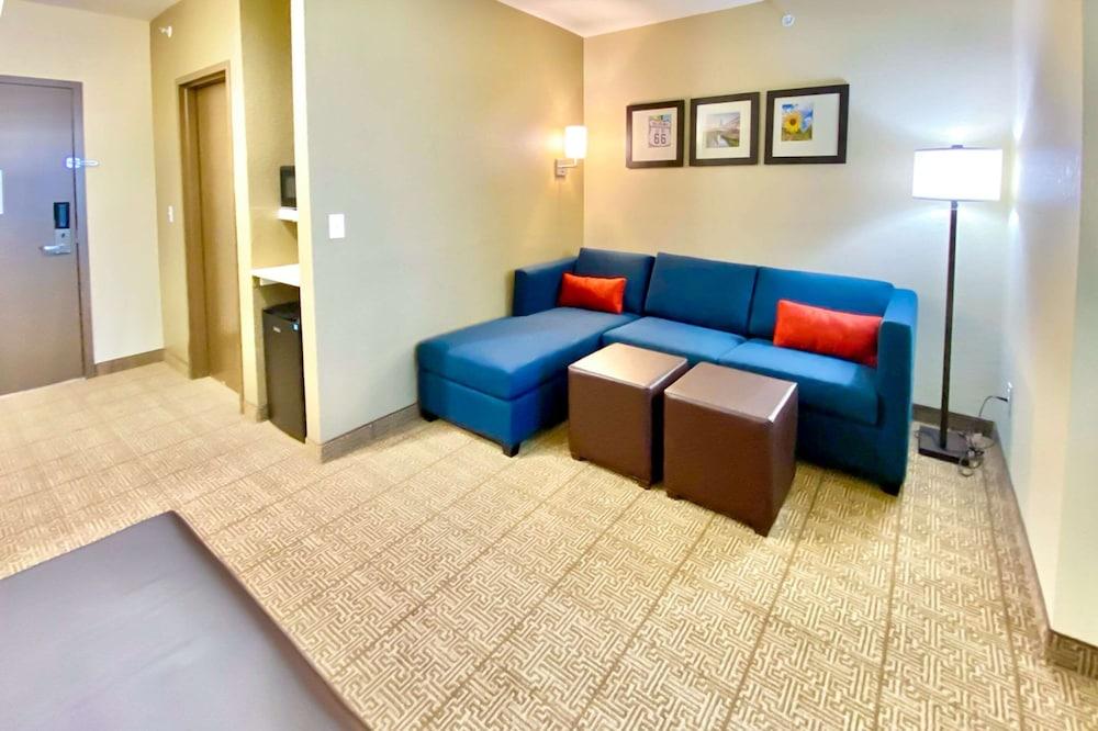 Comfort Inn & Suites Harrah photo 13