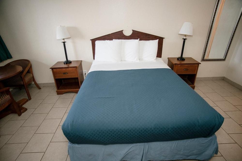 Pacific Inn photo 24