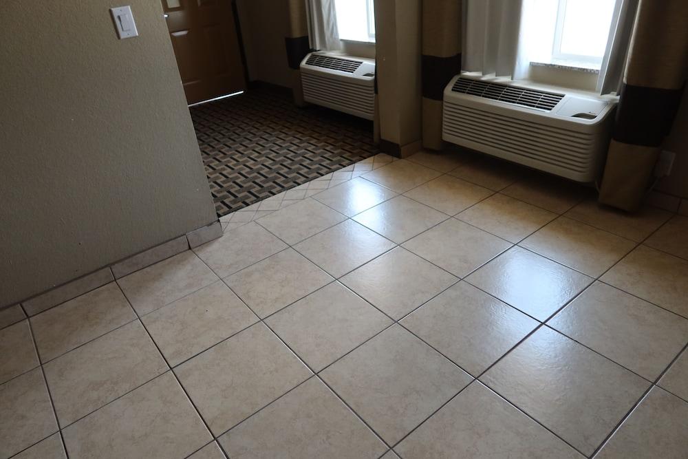 West Worth Inn and Suites photo 22