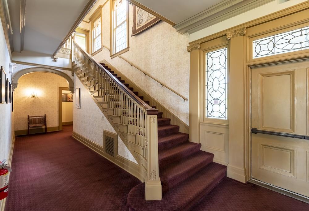 White Springs Manor a Belhurst Property photo 4
