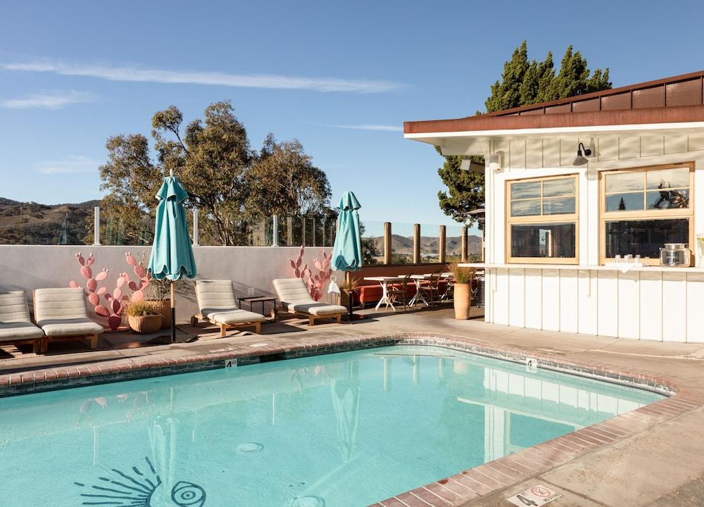Skyview Hotel - 21 & Over Pool photo 14