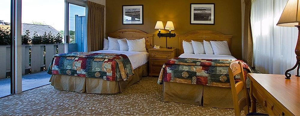 Weathervane Terrace Inn and Suites photo 5