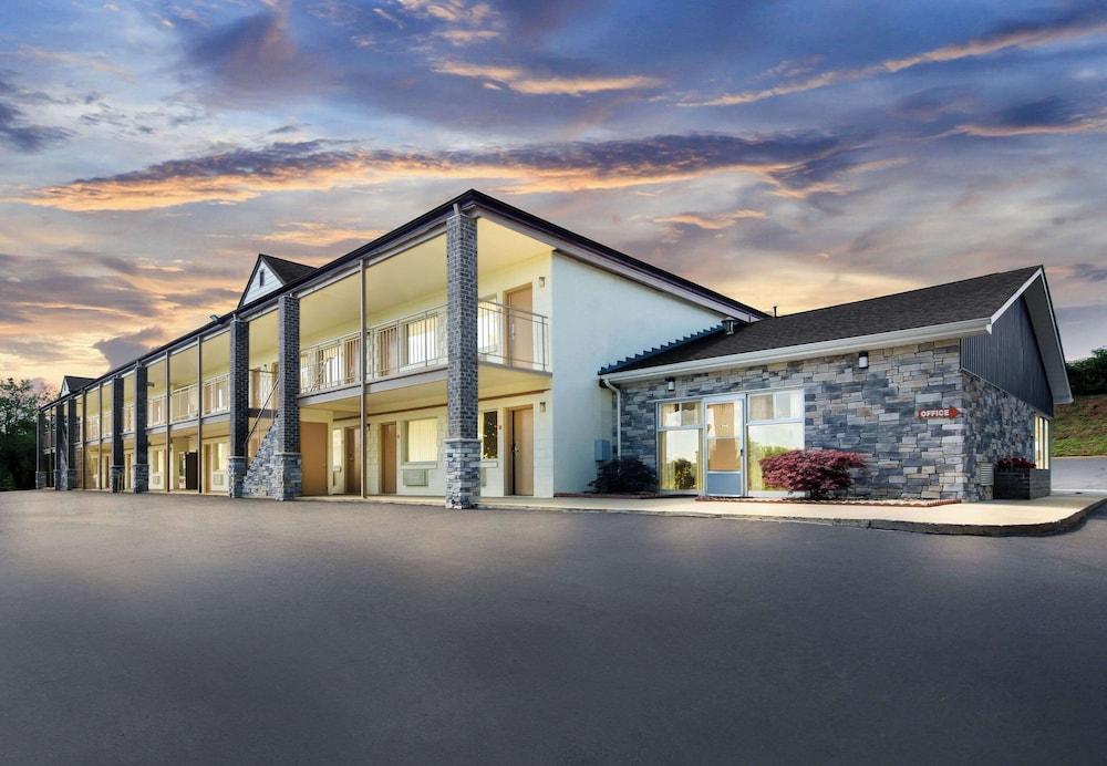 Brentwood Inn & Suites photo 48