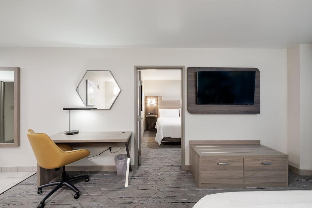 Holiday Inn Express & Suites Zion by IHG photo 44