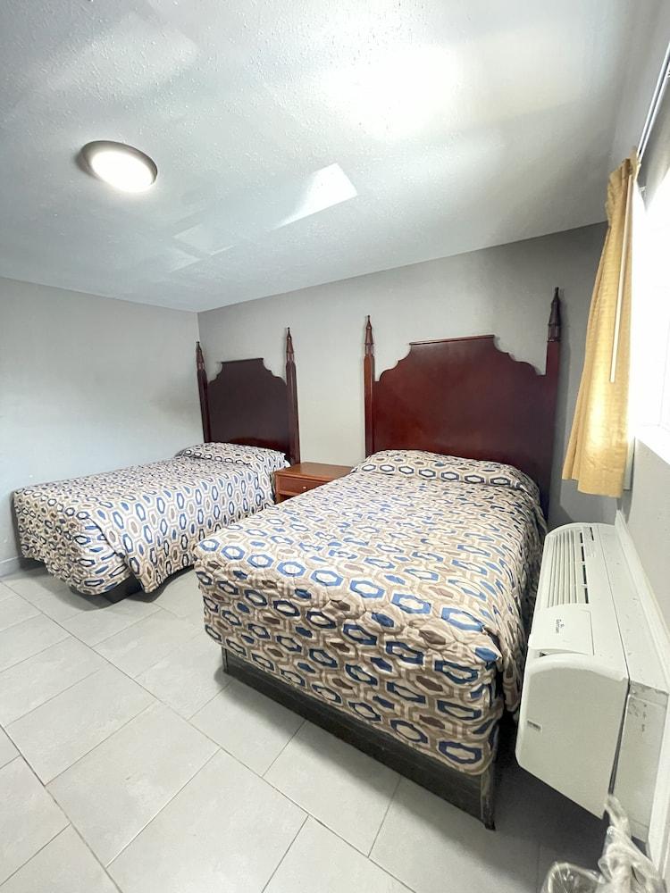 Westerner Motel photo 16