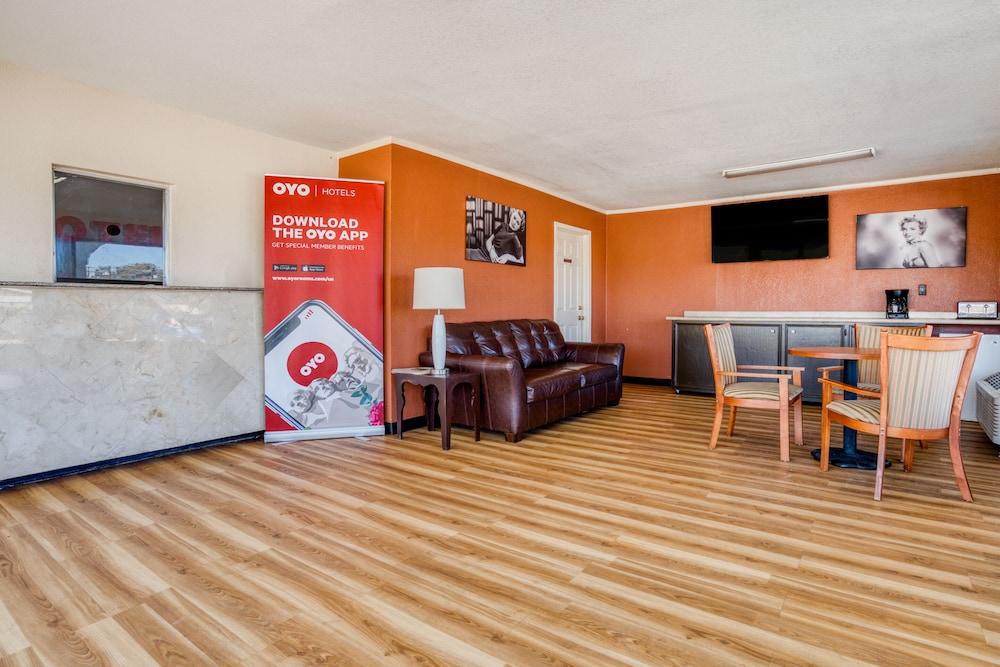 OYO Hotel Waco University Area/ I-35 photo 3