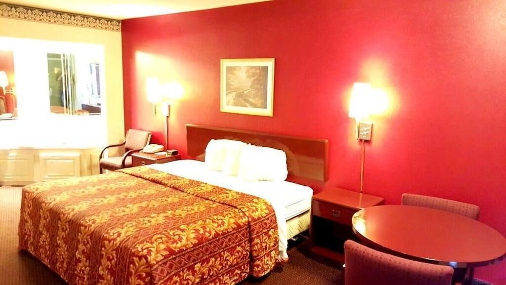 Red Carpet Inn & Suites photo 21