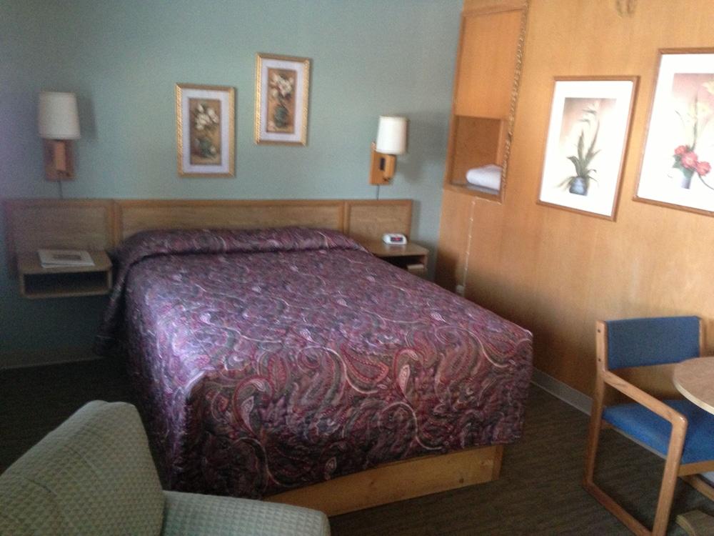 Jamestown Motel photo 10