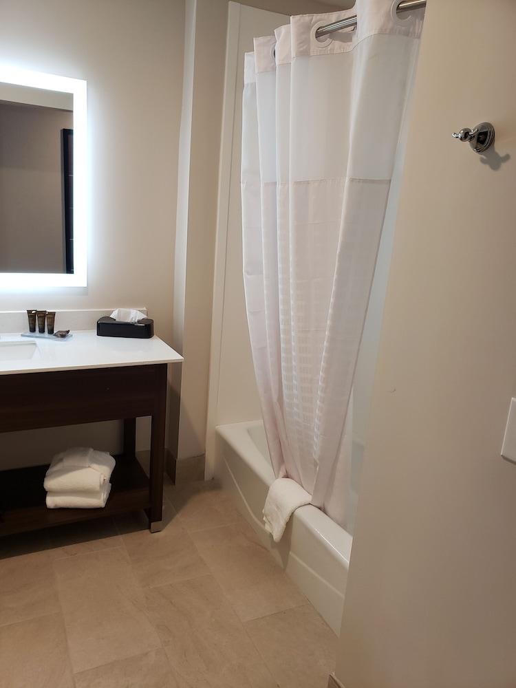 Wingate by Wyndham Christiansburg photo 11