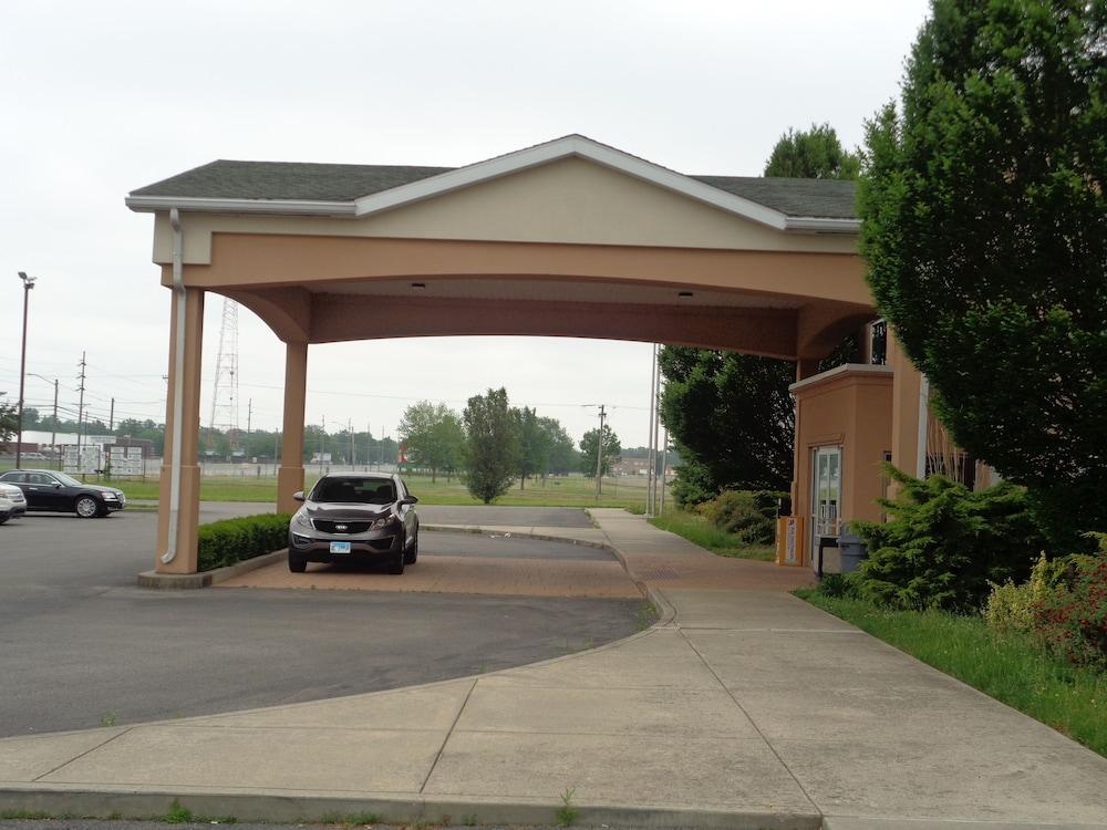Fairgrounds Inn photo 33
