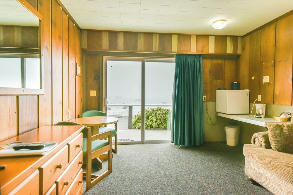 Sunset Oceanfront Lodging photo 85
