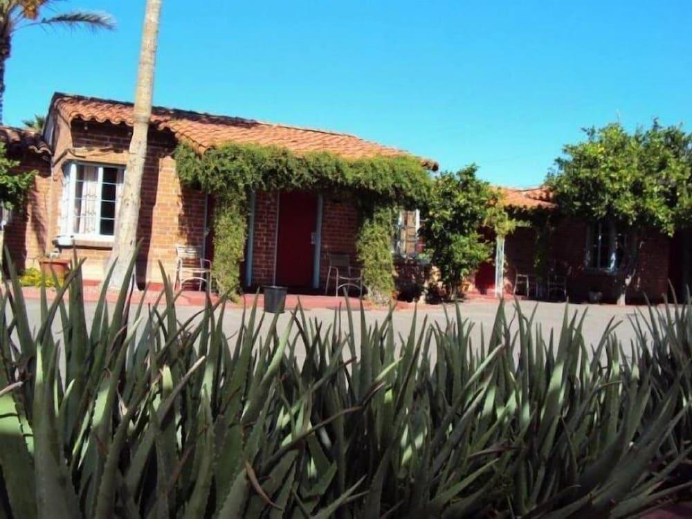 La Siesta Motel photo 16