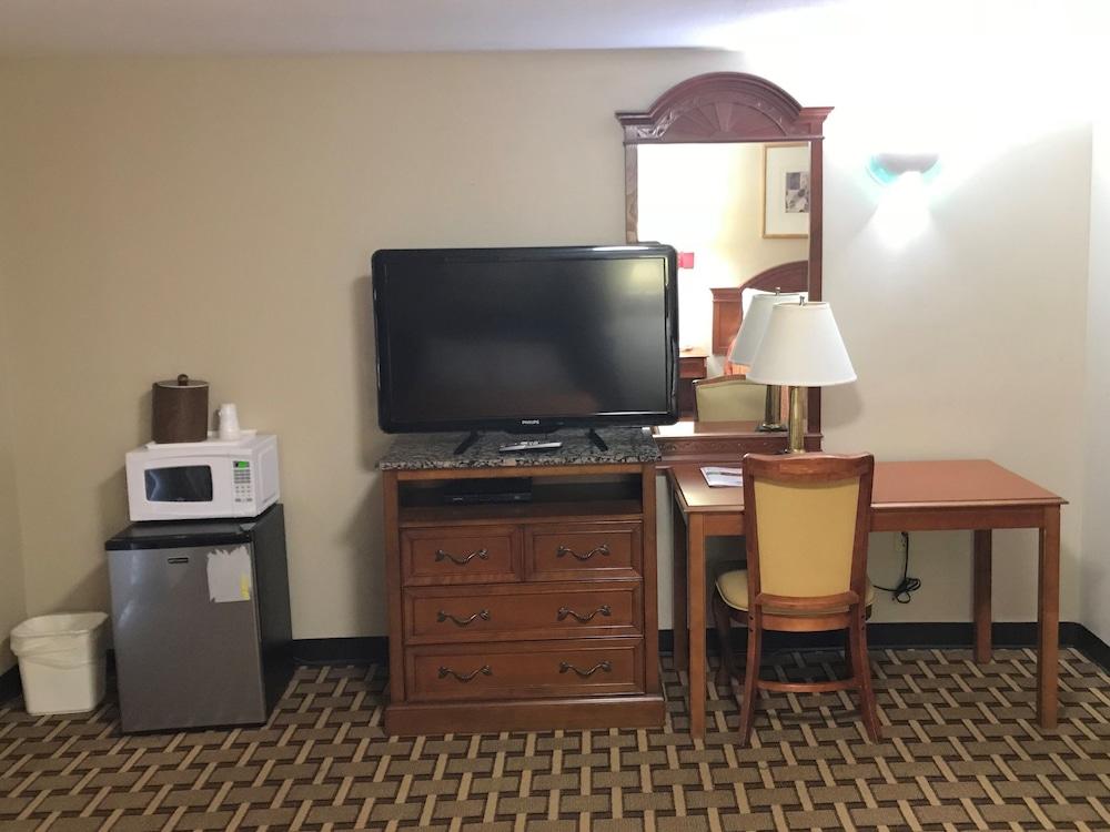 AmeriVu Inn & Suites photo 18