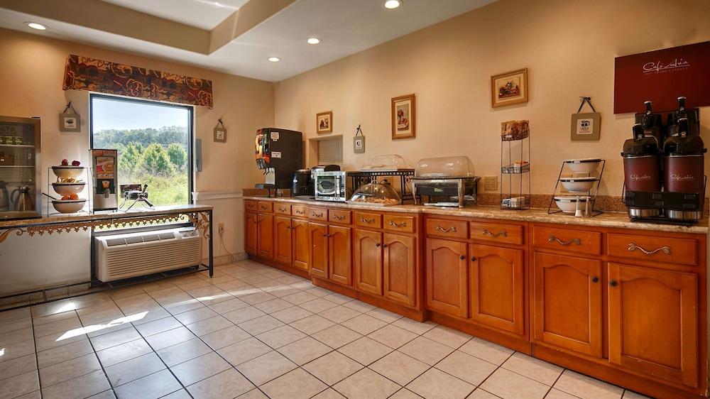 Best Western Plus Bass Hotel & Suites photo 30