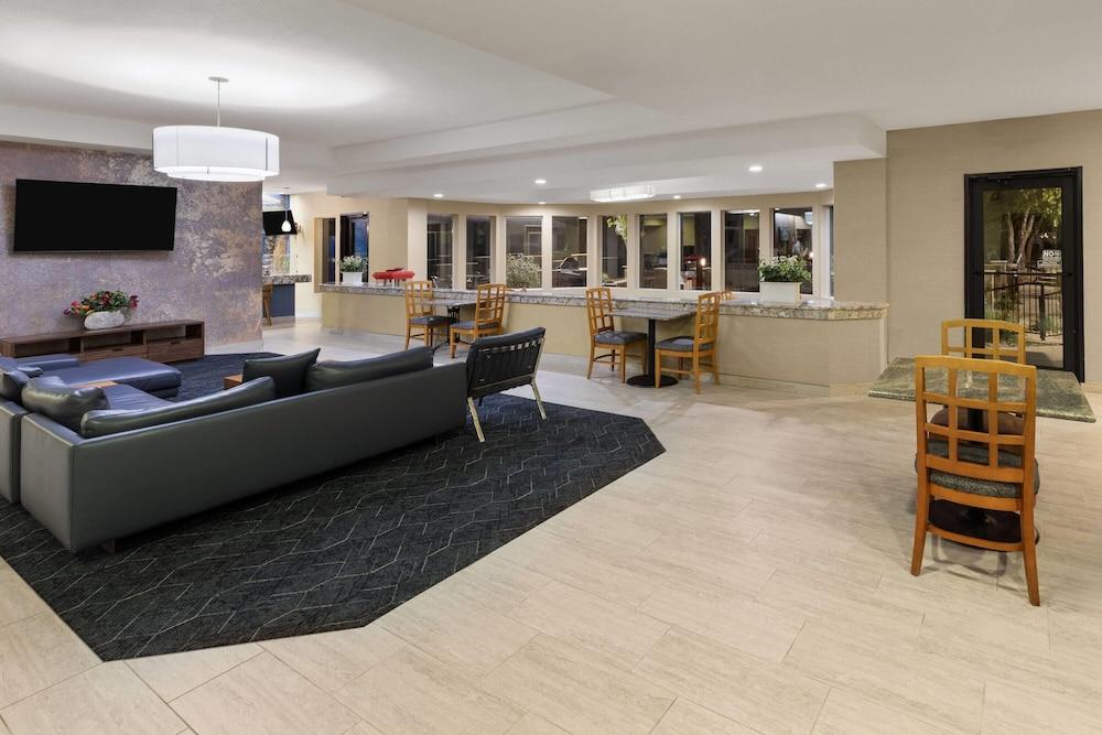 Endeavor Inn & Suites, Trademark Collection by Wyndham photo 3