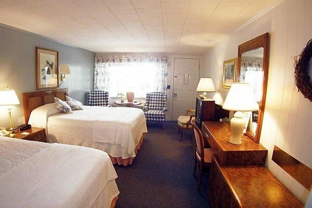 Mount Battie Inn photo 79