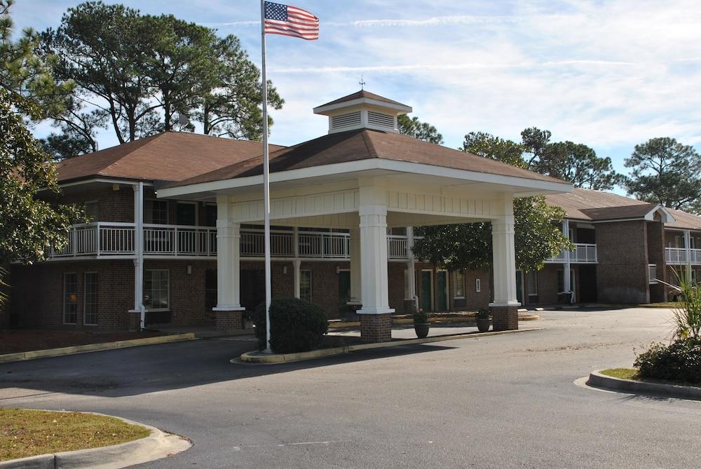 America's Best Inn and Suites Beaufort photo 1