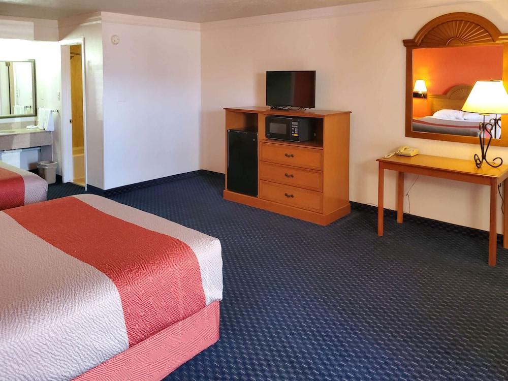 Motel 6 Canon City, CO photo 10