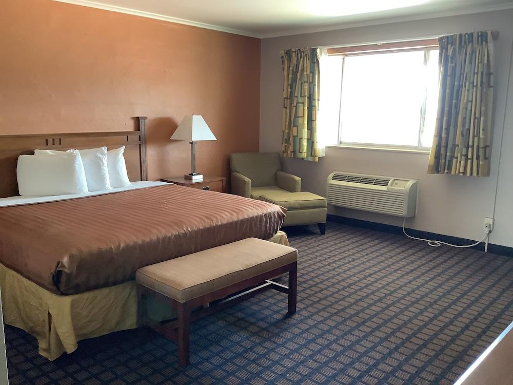 Silver Spur Vintage Inn & Suites photo 22