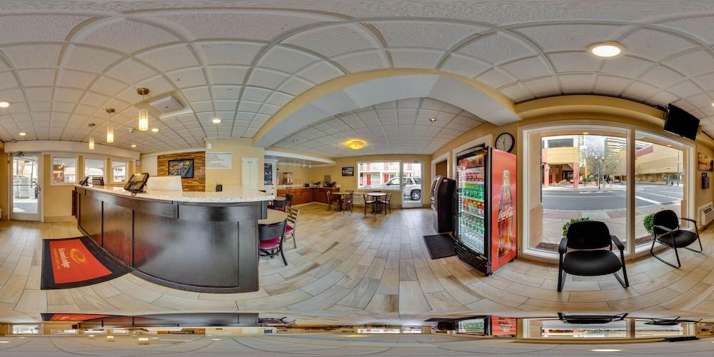 Econo Lodge Beach and Boardwalk photo 4
