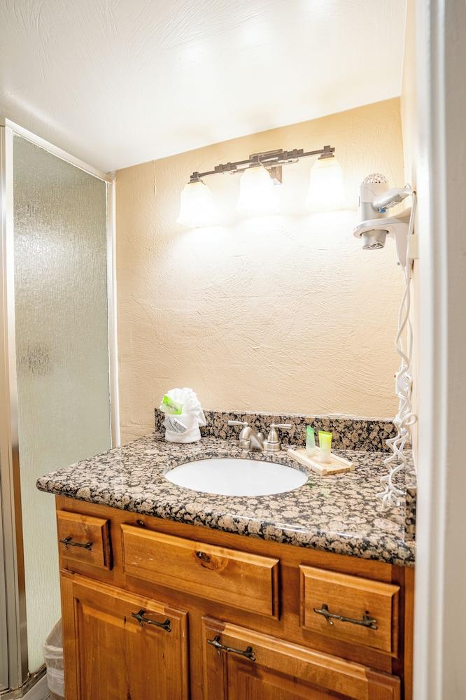 Petty Ranch Inn photo 63
