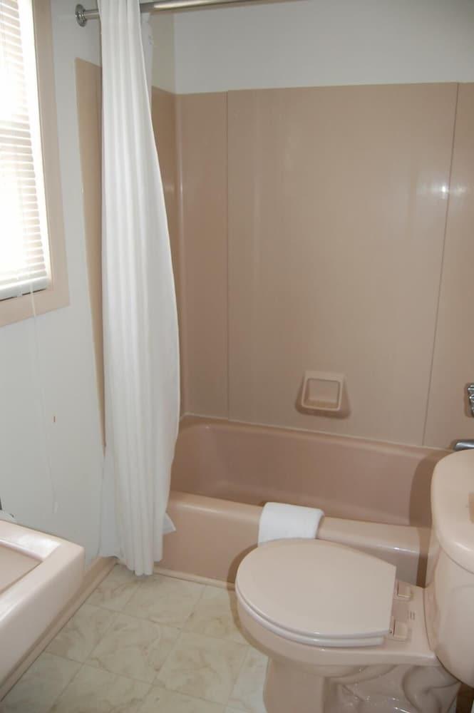 Thunderbird Beach Motel photo 36