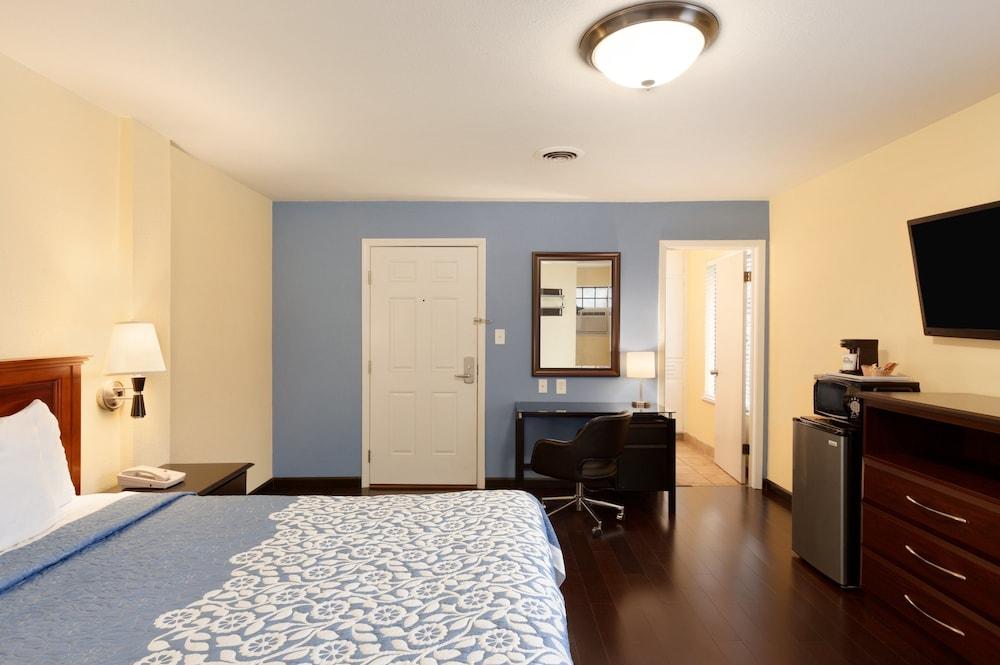 Days Inn by Wyndham Austin/University/Downtown photo 2