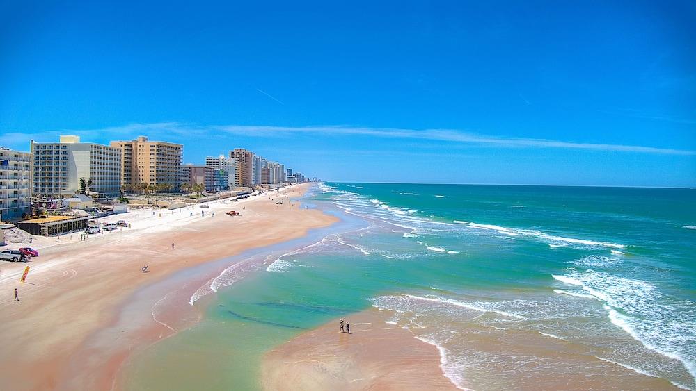 Daytona Shores Inn & Suites photo 36