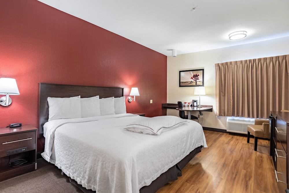 Red Roof Inn PLUS+ Austin South photo 16