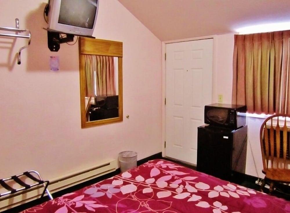 Going-To-The-Sun Inn & Suites photo 20