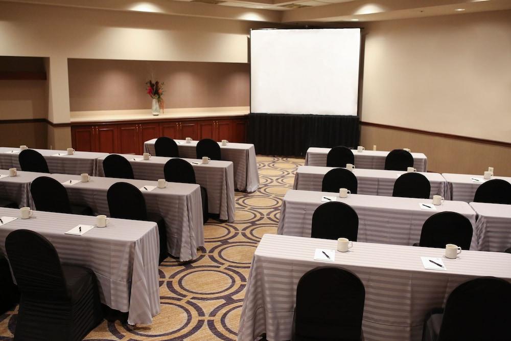 DoubleTree by Hilton Dayton Fairborn photo 38