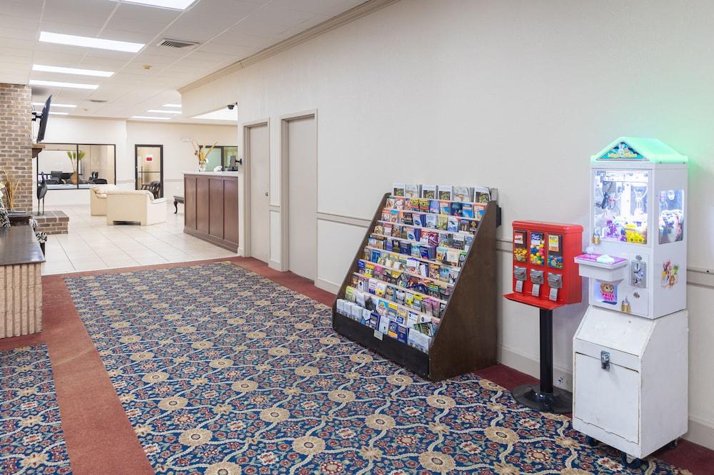 Cottonwood Suites Savannah Hotel & Conference Center photo 15