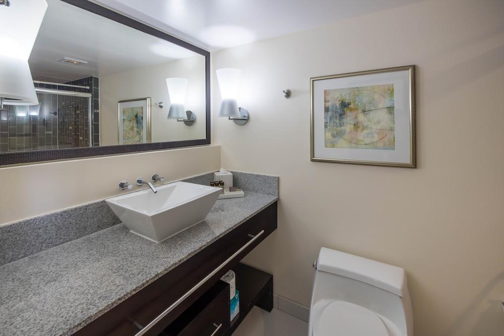 Regency on Beachwalk Waikiki by OUTRIGGER photo 50
