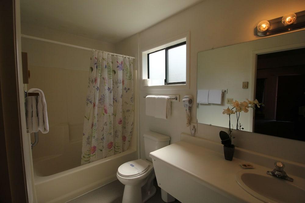 Mariner's Cove Inn photo 58