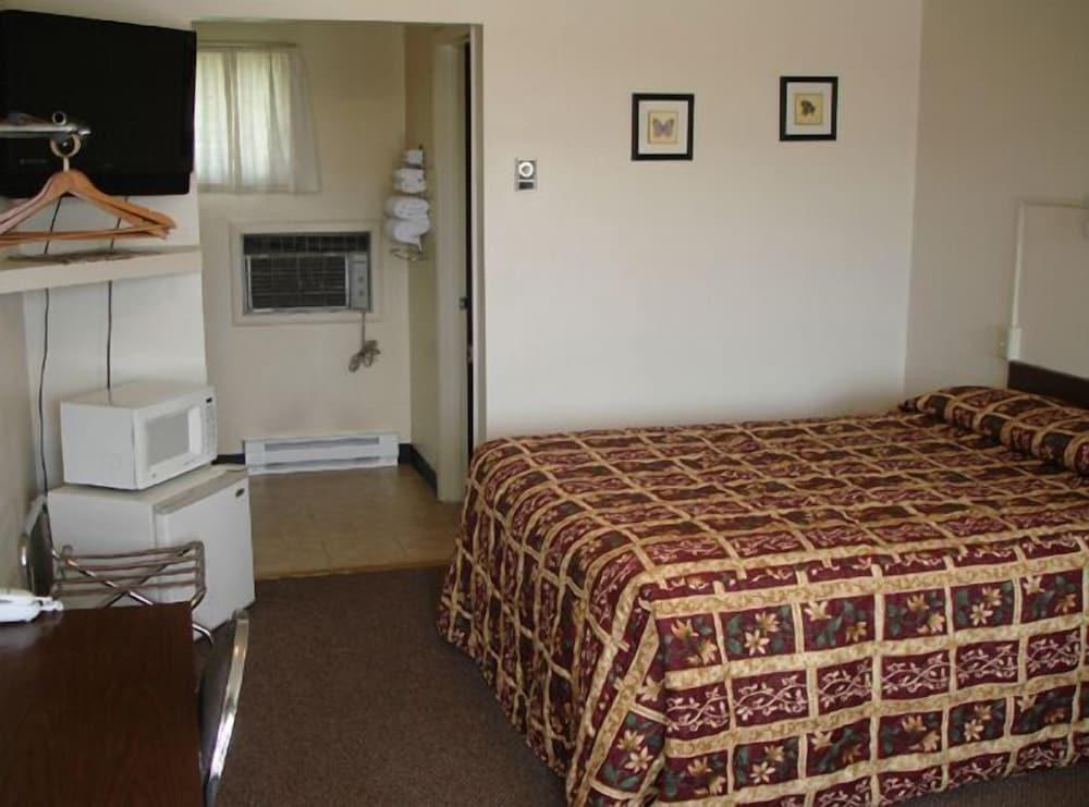 Tops Motel photo 27