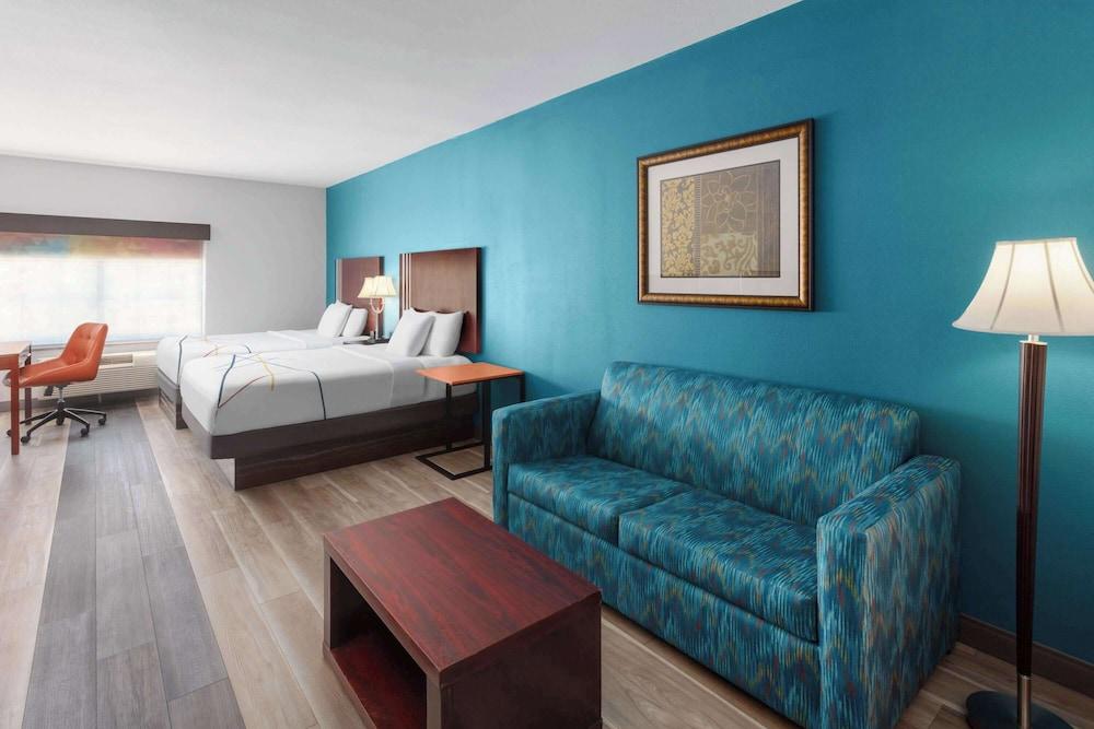 La Quinta Inn & Suites by Wyndham Woodward photo 25
