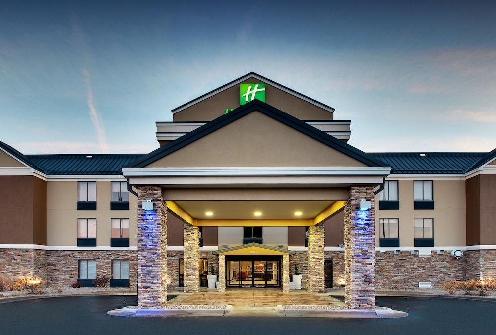 Holiday Inn Express & Suites - Interstate 380 at 33rd Avenue by IHG photo 1