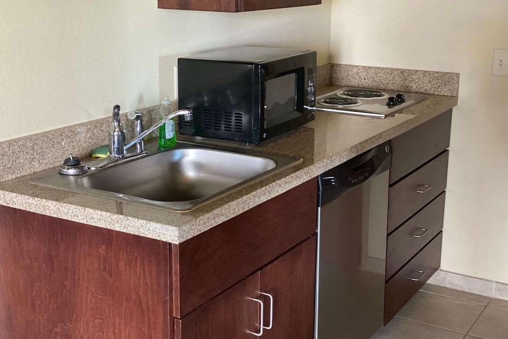 AmericInn by Wyndham Oshkosh photo 15