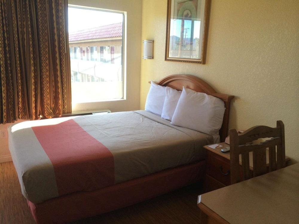 Vagabond Inn Hemet photo 15