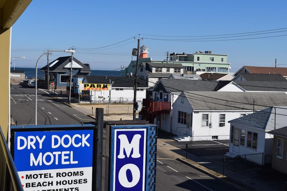 Dry Dock Motel photo 32