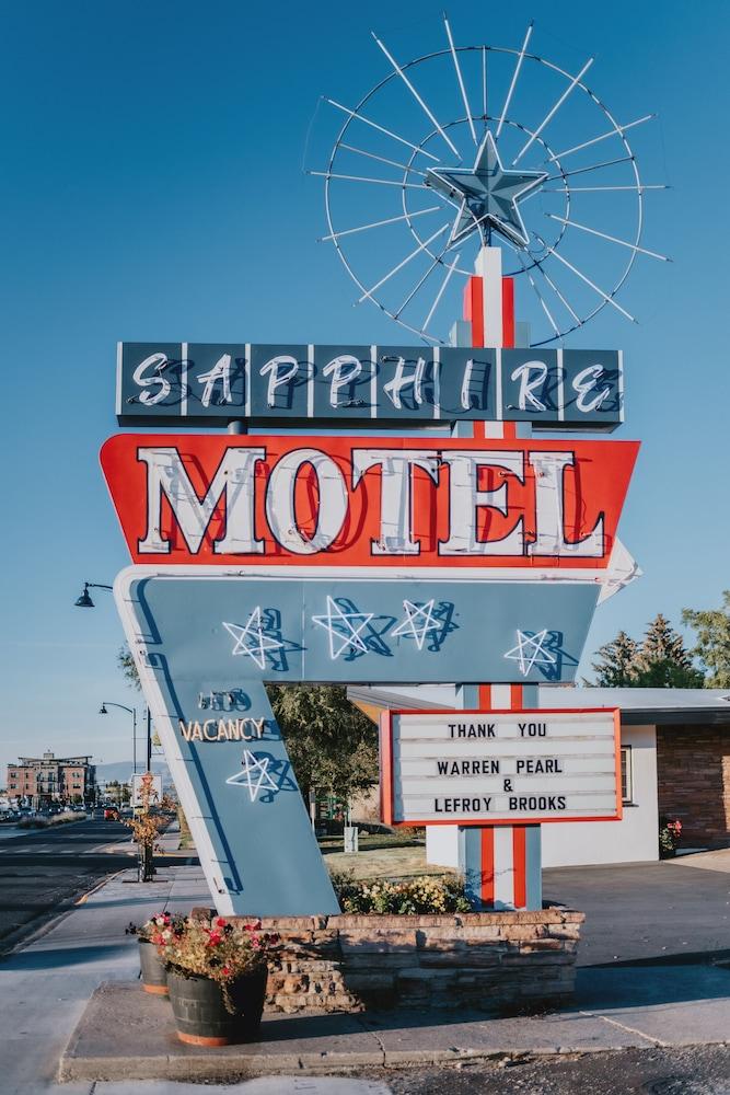 The Sapphire Motel photo 90