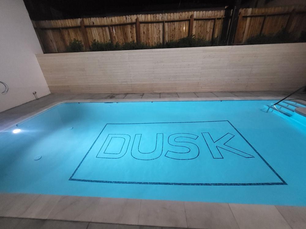 Dusk Hotel photo 2
