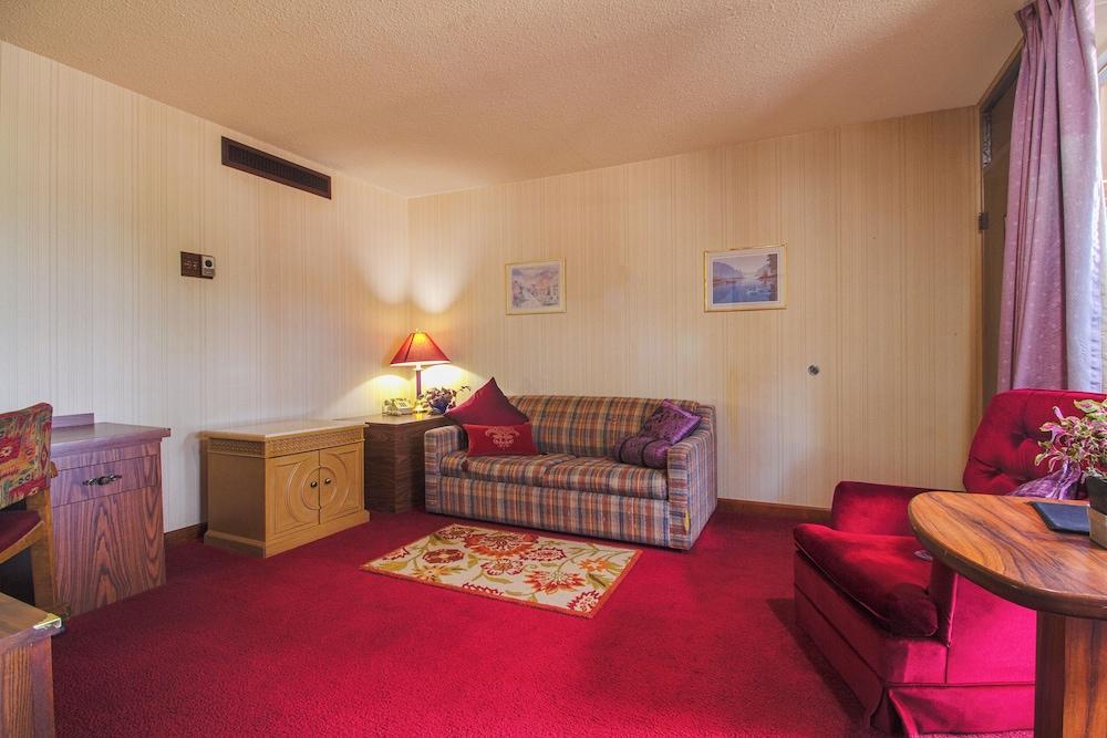 HomeTown Inn by OYO - Liberal, KS photo 20
