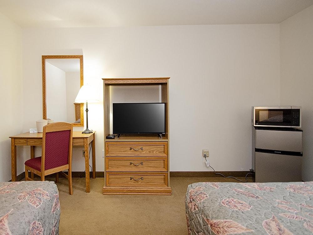 Urbana Inn & Suites photo 15