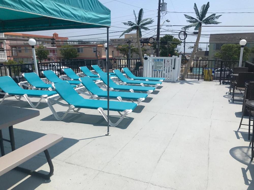 Surf Comber Motel photo 27