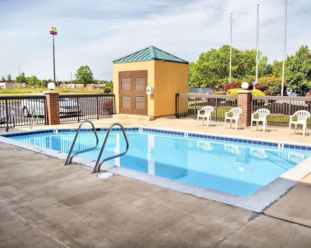Quality Inn Thornburg photo 14
