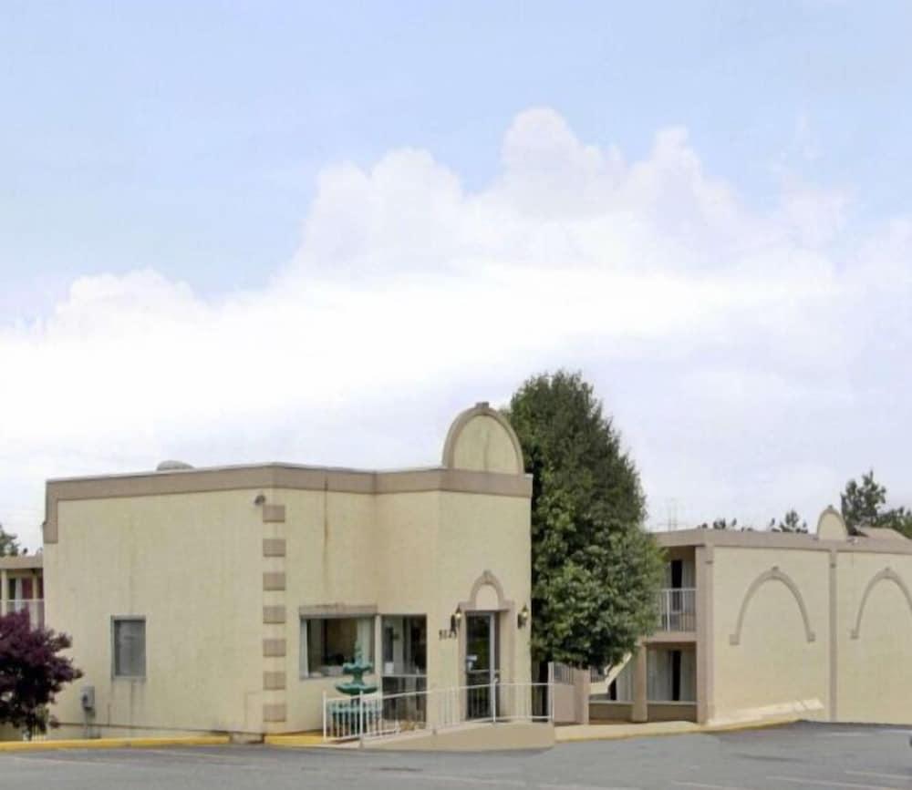Rodeway Inn Concord - Kannapolis photo 1