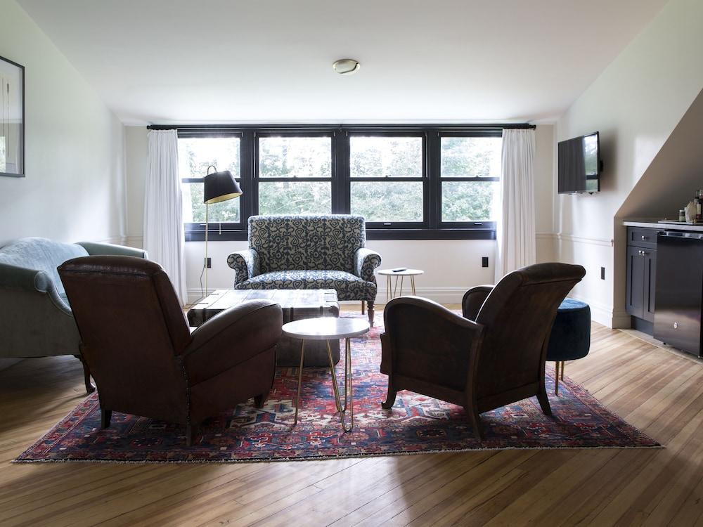 Hasbrouck House photo 24