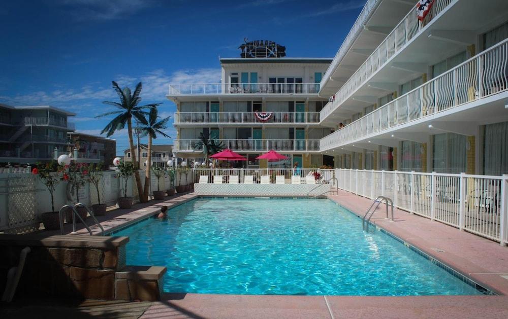 Paradise Oceanfront Resort photo 11