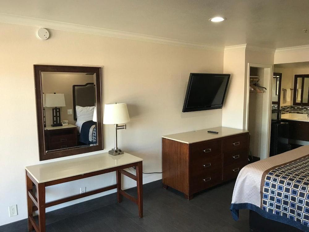 Economy Inn LAX photo 6
